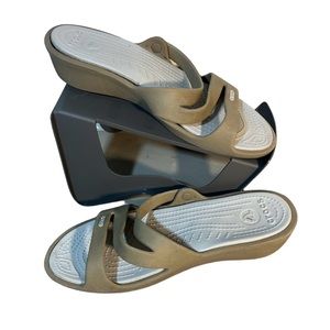 Crocs Women's Patricia Sandal Slide Size 10 Tan Rubber Flip Flop Beach Shoe